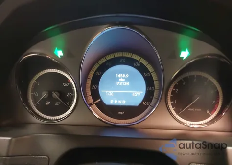 2010 Mercedes-Benz C 300 Luxury 4Matic/Sport 4Matic z USA, uszkodzony, nr VIN WDDGF8BB9AR108954